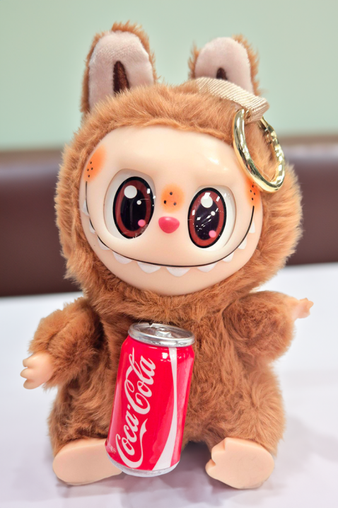 Accesoriu pentru geantă LABUBU COCA COLA BROWN, Culoare: maro, IVET.RO - Reduceri de până la -80%