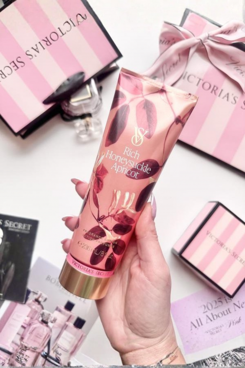 Loțiune de corp Victoria`s Secret Rich Honeysuckle Apricot Body Lotion 236 mlIVET.RO - Reduceri de până la -80%