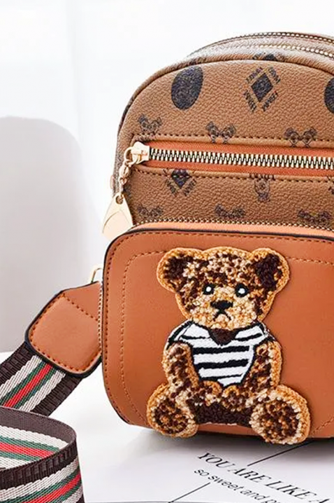 Rucsac pentru femei cu un ursuleț decorativ și fermoar NORAVA CAMEL, Culoare: maro, IVET.RO - Reduceri de până la -80%