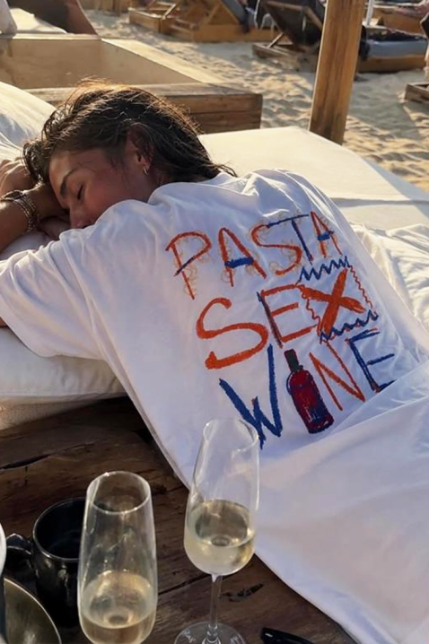 Tricou pentru femei cu croială lejeră și inscripții „pasta sex wine