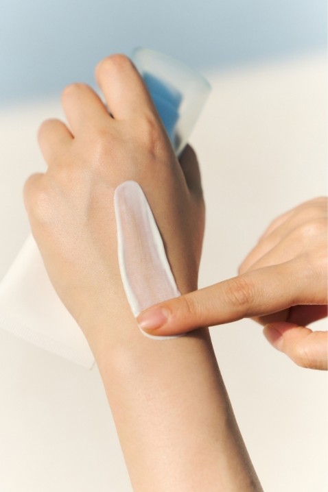 SKIN1004 Madagascar Centella Hyalu-Cica Water-Fit Sun Serum Sachet 1.5 mlIVET.RO - Reduceri de până la -80%