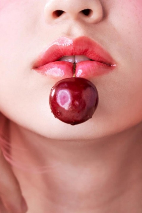 TOCOBO Glass Tinted Lip Balm 011 Flush Cherry 3,5 gIVET.RO - Reduceri de până la -80%