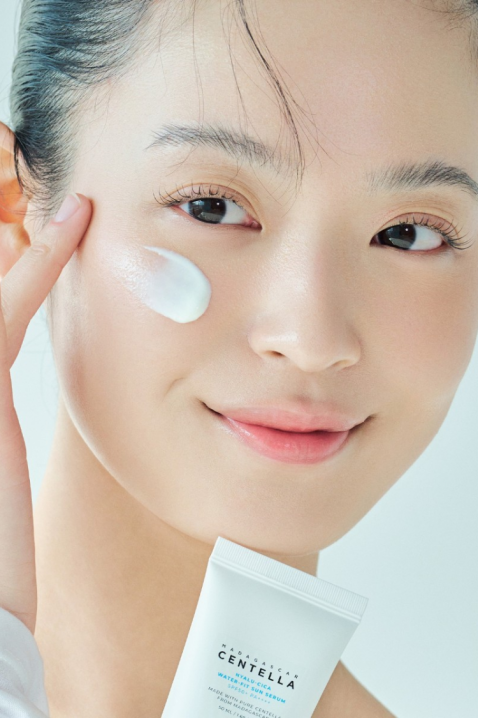 SKIN1004 Madagascar Centella Hyalu-Cica Water-Fit Sun Serum 15 mlIVET.RO - Reduceri de până la -80%