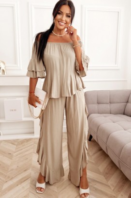 set damă pentru viata de zi cu zi format dintr-o bluză cu umerii descoperiți și pantaloni largi cu volane VALIRENA BEIGE